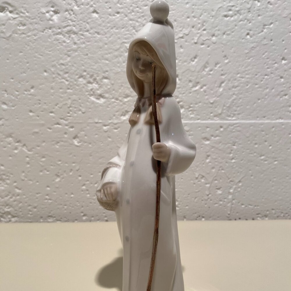 Lladro Shepherdess with Basket Porcelain Figurine